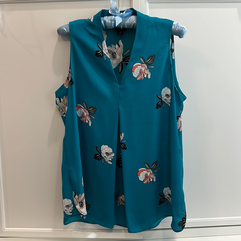 Worthington sleeveless shell. Teal floral. Medium petite.